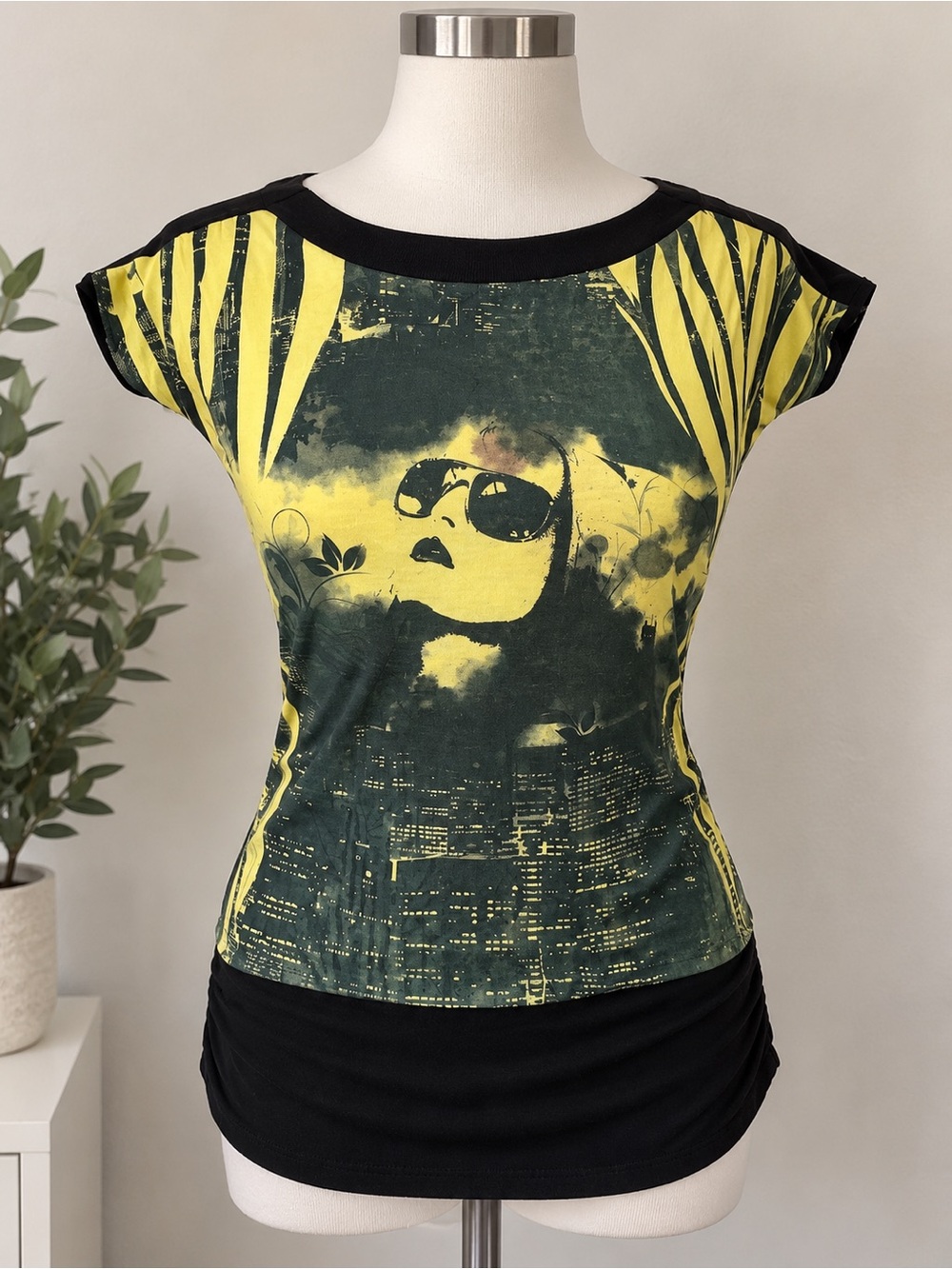 Vixen by Micheline Pitt Yellow and Black Graphic Scoop Tee